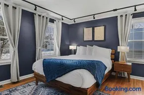 3-Bedroom House Near Notre Dame with Parking - Image 4