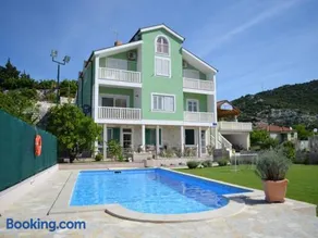 Villa with with 5 apartments in Peracko Blato - Image 1