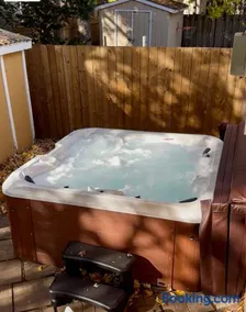 Spacious 8 bed stay - HOT TUB, Patio, fireplace, 3 full bathrooms private home in Moncton - Image 1