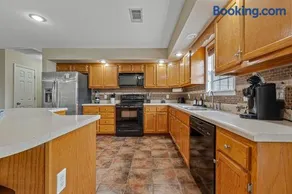 Family Oasis In Jonesboro! 4Bd, 2Ba house High Speed WiFi! - Image 3