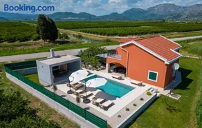 Voll ausgestattete geräumige Villa mit Garten, Grill und Terrasse | Haustierfreundlich - Image 2