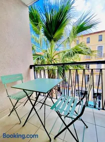 APPARTEMENT 2 CHAMBRES AVEC BALCON ET PARKING - Image 3
