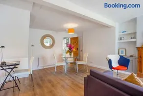 Relax with the whole family at the cosy cottage - Business rates available please enquire - Image 3