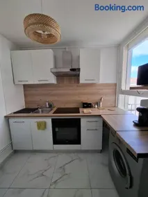 Grand 3 Bedroom Apartment Dijon - Image 3