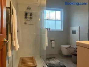 Welcoming 2-bedroom house near historic downtown Seguin - Image 2