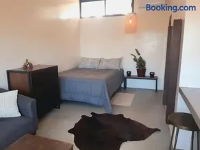 Zen Studio Full Kitchen & Outdoor Chill Space - Image 3