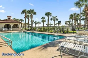 Beachside Penthouse with Ocean Views - Image 3