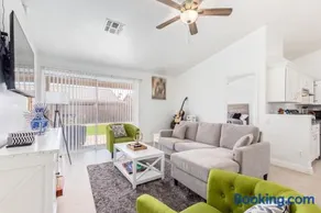 Vernon House 4BR Furnished Phoenix Home for Extended Stays - Image 3