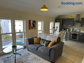 Town Centre Apartment - Image 4
