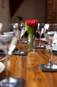 Caer Fedwen Barns Cariad Spacious self catering 3 bed Group Getaway Luxury Cottage with Private Hot Tub - Image 2