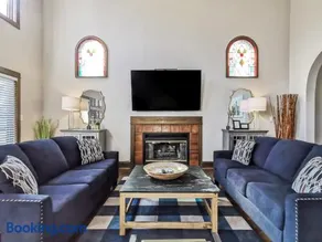 Stunning Plaza Home-Location Unbeatable-New Remodel - Image 2