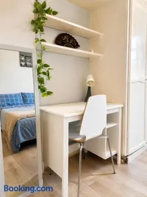 Livo Homes Elegant 2BR Near West Kensington Tube - Image 4