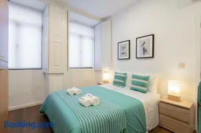 Host Wise - Modern Studios with Terrace - Walk Everywhere - Image 2