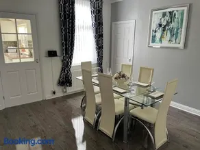 A great place to stay-2 Bedroom House - Image 3