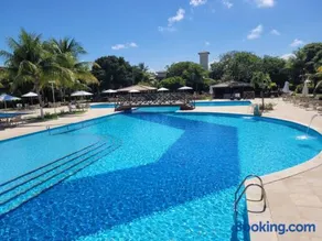 Cond Genipabu Club House a 900mts Praia Guarajuba com Jardim, 3 Quartos, Vagas de Garagem e Cozinha totalmente Equipada - Image 1