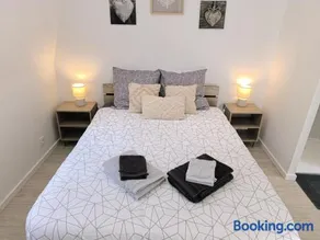 "Modern Cosy" Hyper centre - Image 3