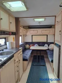 Private caravan with mountain and sea view - Image 4