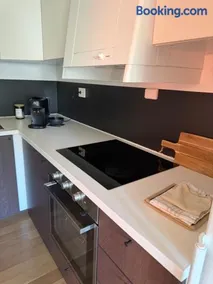 Central and modern apartment - Image 3