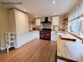 Charming 3-Bed Home in Quaint Lincolnshire Village - Image 5