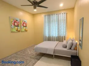 Homestay Anjung Seri Songket, Private Pool, BBQ & Spacious House - Image 1