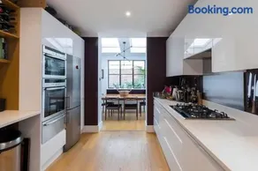 Close to river and park with stunning roof terrace - Image 2