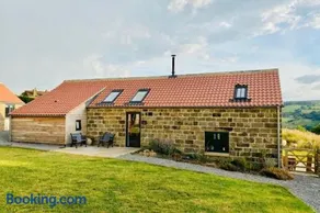 Green End Farm Cottages - The Cow Barn - Image 1