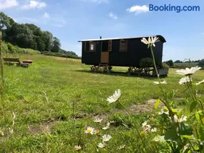 Deer Lodge Shepherds Hut - Image 1