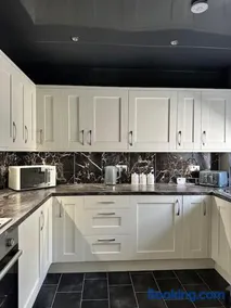 3 double bedroom spacious flat - Image 3