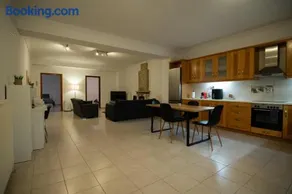 Spacious home - Image 2