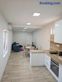 Apartman LENI2 u centru Zajecara - Image 2