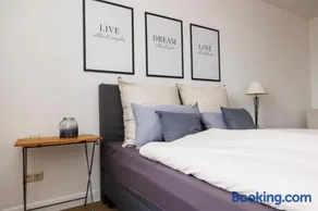zentrale Ferienwohnung neu renoviert - Image 3