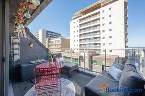 Bright seaview apartment with terrace in Ostend - Image 4