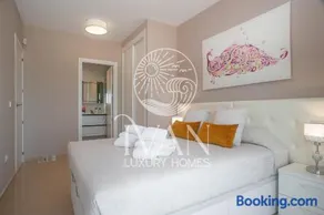 Casa Eveline Ivan Luxury Homes 3ªPlta Sur 1ªLinea - Image 2