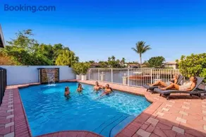 Luxe 4BR Waterfront w Htd Pool 5min to beach - Image 2