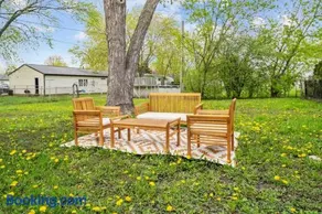Modern Farmhouse w King Bed Near Shopping - Image 1