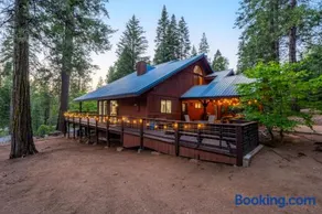 Apple Blossom Lodge-Family Friendly Cabin - Image 1
