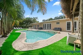 Casa Amazonia Pool Tiki Hut Volleyball Beach - Image 3