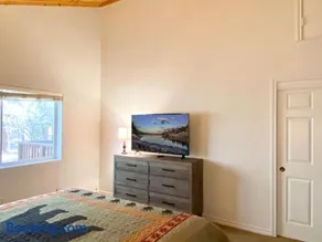 Brown Bear Lodge - Cozy mountain home situated within the quiet and ideal Sugarloaf neighborhood - Image 3