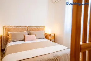 Vyva Apartments - Image 1