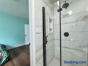 Beautiful RARE Condo 4Bedrooms Near Transportation - Image 3