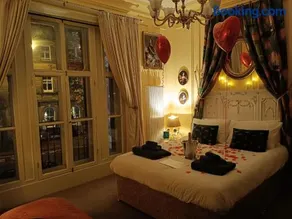 Chez Vivienne - Image 2