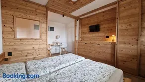 Guest House Dolomiti Mountain View Apartment - Image 2
