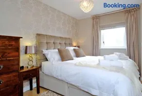Fonthill Apartment - central, free parking off street, quiet - Image 3