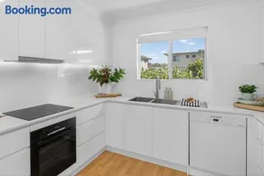 Boutique Bribie Stay - Image 4