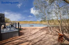 Stonelake Lodges - Birch Bank lakeside lodge with hot tub - Image 3