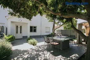 Green Apartment - Image 2