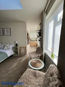 The Bit On The Side, Private Studio, Own Entrance, Free Driveway Parking, 10 min Drive to Bath, Cheap EV point - Image 3