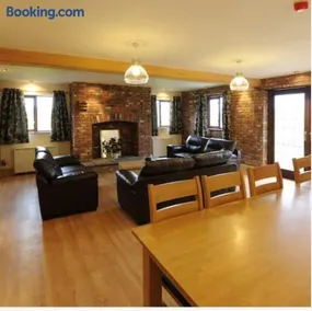 Marsh Farm Hall - Image 4