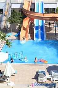 Catty Cats Garden Hotel - Image 4