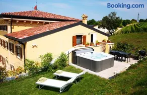 Agriturismo Corte Busola Private Jacuzzi with Breathtaking Views of Valpolicella - Image 3